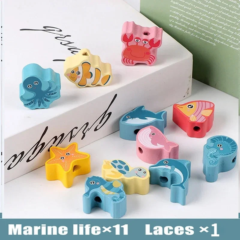 Juguete Montessori de Madera para Enhebrar – Cuentas de Madera con Dibujos de Animales, Frutas, Letras y Números para Niños – Juguete Educativo DIY para Desarrollar Motricidad Fina – Regalo Ideal para Niños y Niñas.