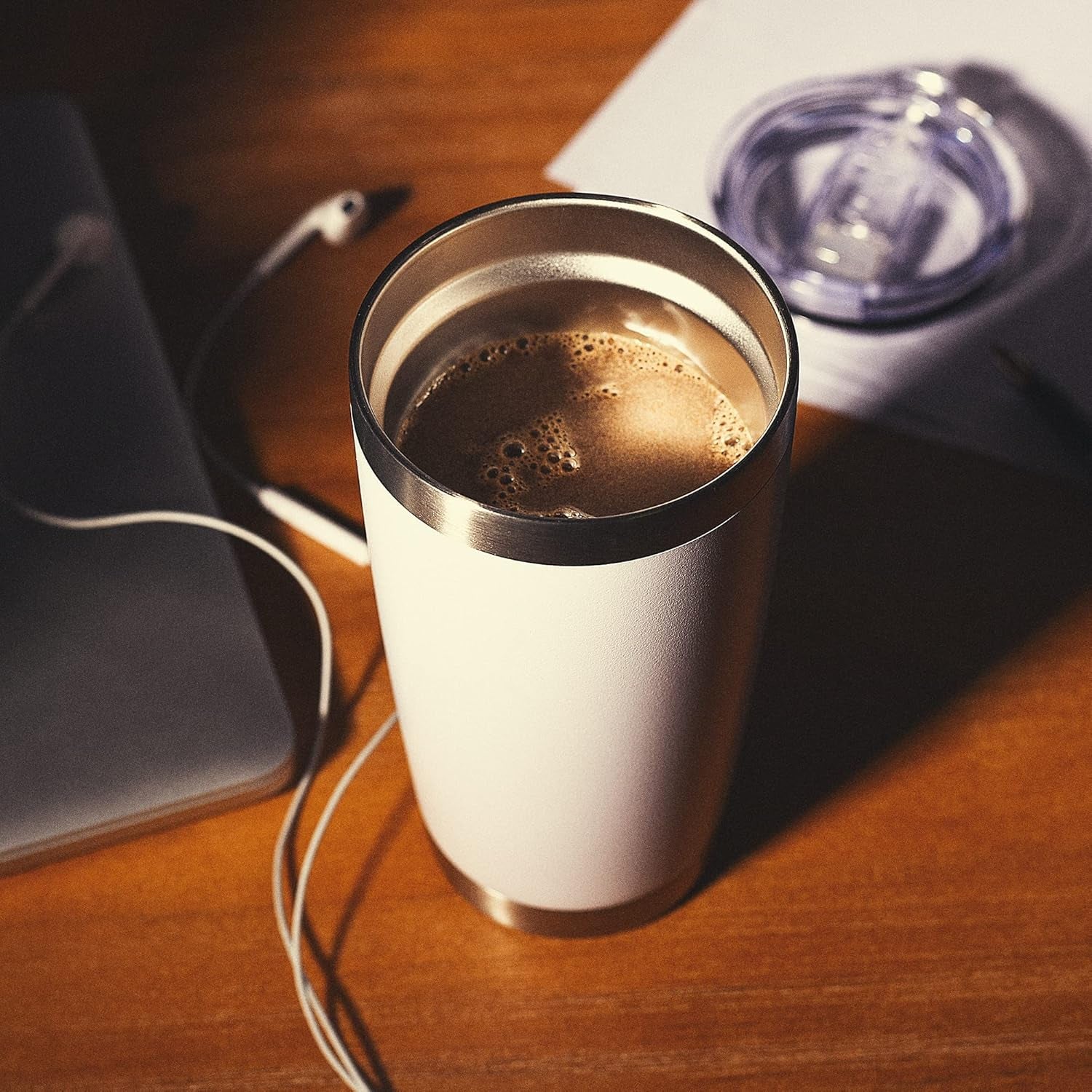 Vaso Térmico de 20 oz con Tapa y Sorbete, Taza de Café de Acero Inoxidable con Aislamiento al Vacío, Doble Pared y Recubrimiento en Polvo – Taza de Viaje (Blanco, 1 Unidad).