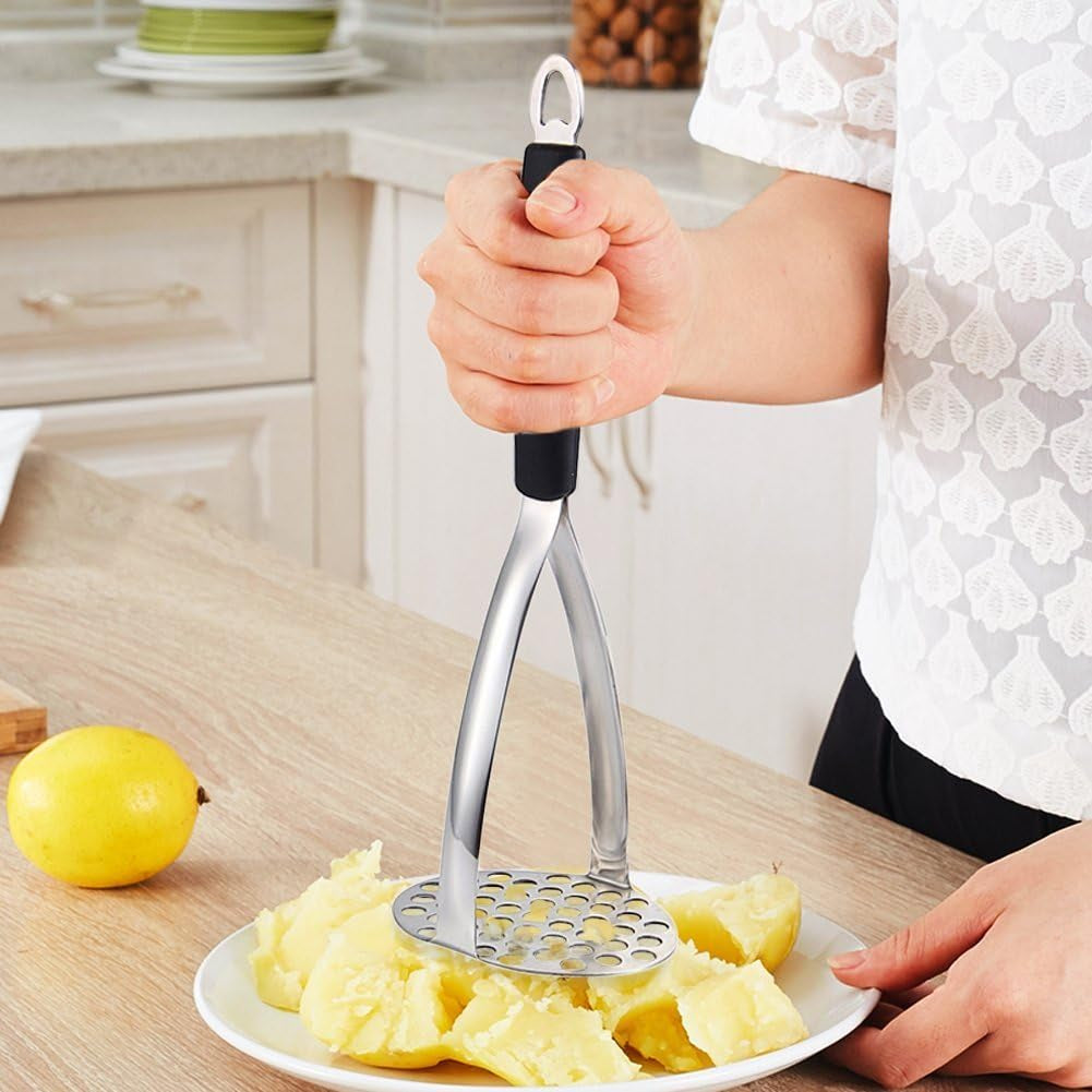 Prensapuré de Acero Inoxidable de Alta Resistencia, Herramienta de Cocina Profesional Integrada para Triturar Alimentos / Prensador de Papas con Mango de Silicona. Perfecto para frijoles, vegetales, frutas, aguacate y carne.
